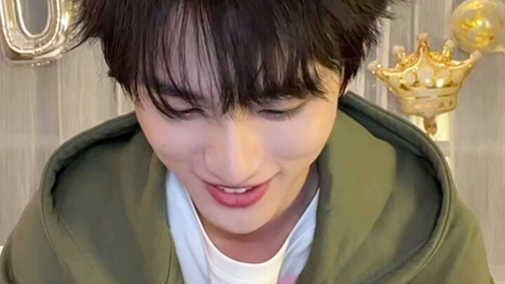 Ding’er’s older sister is watching too.