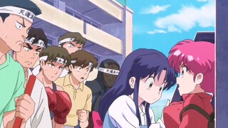 هل هو حقًا ملفت للنظر؟ هناك الكثير من الناس يشاهدونه [رانما ٢/٤]