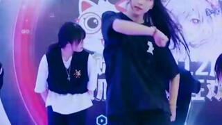 Archive a straight shot of Park Ji-sung's cover of NCT Dream-Ridin' at the first road show