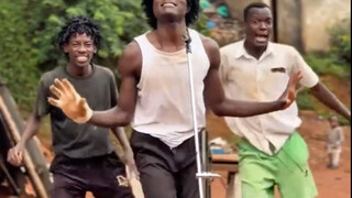 非洲人模仿迈克尔杰克逊，表情亮了