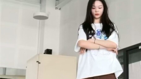 Rejoice ad? 17-year-old high school student dances to NMIXX debut song OO