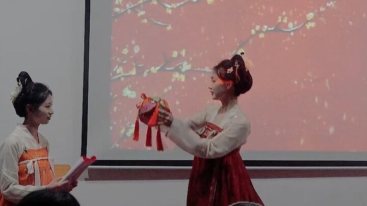 "The Complaint of the Colored Book"｜Looking at the pines and cypresses, listening quietly to the gra