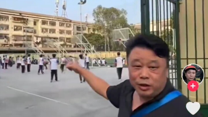 【TikTok】สนามกีฬาของมหาวิทยาลัยที่ดีที่สุดในเวียดนามถูกชาวจีนล้อเลียน คอมเมนต์คึกคักจริงๆ