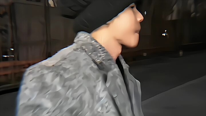 So handsome he was overhyped to death, gradually losing himself.