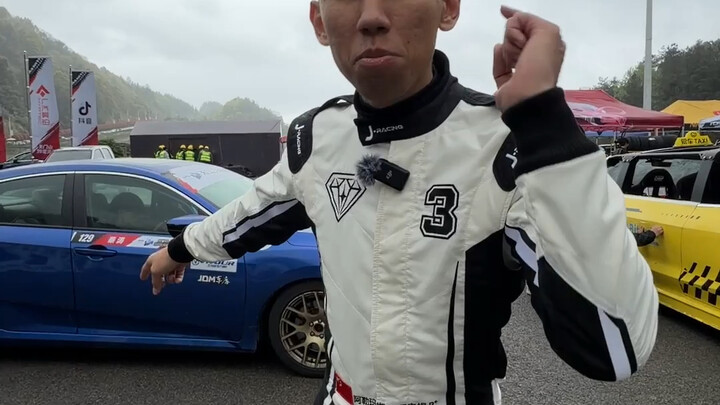 Kẻ thua cuộc sẽ để lại logo xe, màn drift trên núi Thiên Môn sắp bắt đầu rồi; sao V8 lại ít vậy nhỉ?