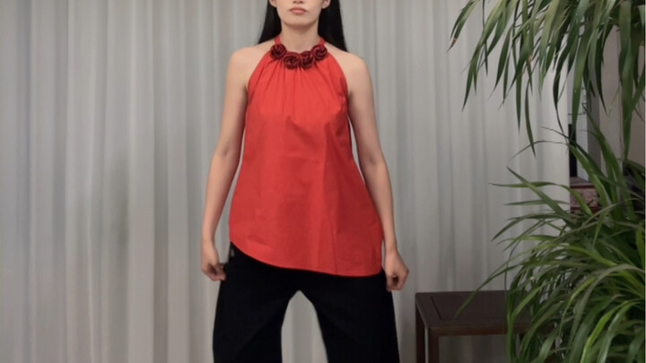 I’m increasingly baffled by niche women’s fashion.