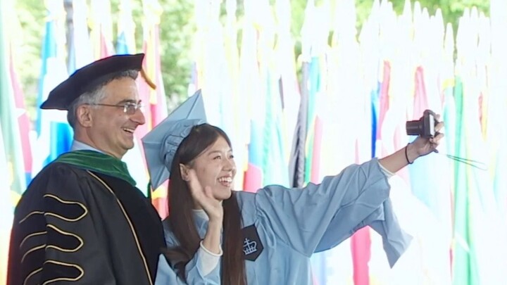 في حفل التخرج، لابد أن نُظهر المهنية المطلوبة من فوغر!