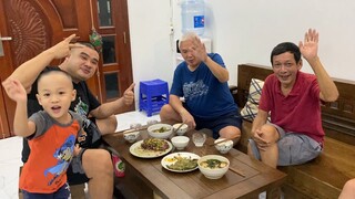 Trứng Vịt Lộn Tần Lá Ngải & Tiết Sốt Mỡ Hành Cùng 2 Bố