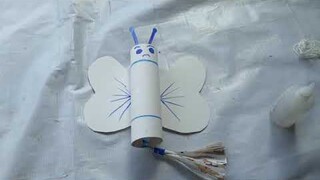 Instructions for making a paper bee lantern