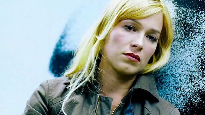 Menonton film horor "Kengerian di Kereta Bawah Tanah" sekaligus