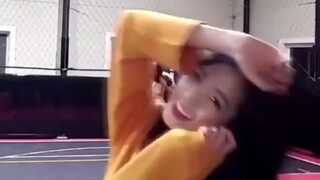 金智秀模仿Jennie，智秀你这样是会被打的哈哈哈哈