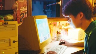 小伙在家偷偷玩电脑，突然发现老爸回来了，接下来的举动太机智