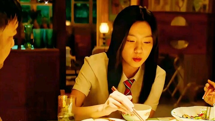 Cái gia đình nhà Giả Băng này đúng là hết ý, không phải người một nhà thì chẳng bước chân vào cửa nh