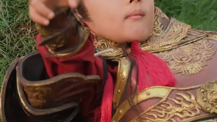 เจ้าตัวเล็กลงจากเขาต่อยทีเดียวรถปลิว ช่วยคุณตาคนหนึ่งไว้ ไม่รู้ว่าเขาคือประธานทวด[พากย์ไทย]