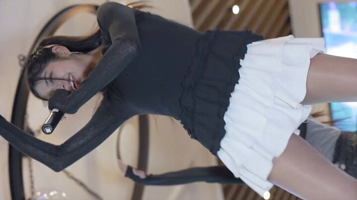 Putri Singapore, grup vokal perempuan internasional NWH, Nicole dari 'Queencard', sesi foto penggema