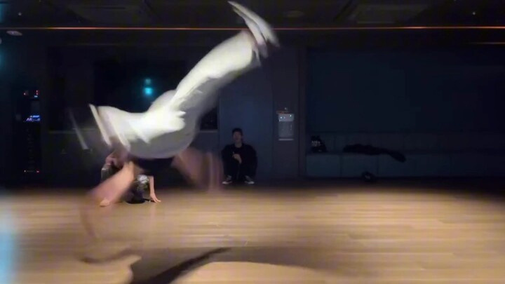 Nghe nói đây là bboy số một của Kpop? Cũng chỉ vậy thôi nhỉ