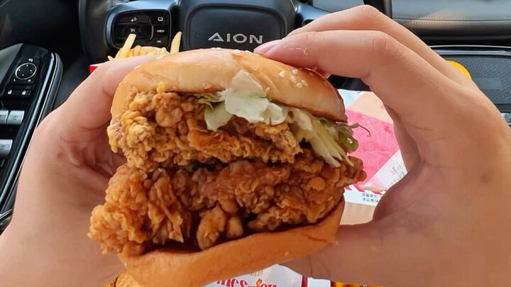 Homemade McDonald’s–K‑Cafe McLean Burger—will eating it this way be absolutely irresistible?