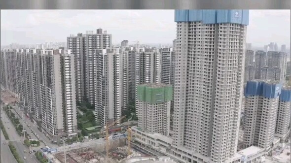 Chủ sở hữu căn hộ dở dang bị ngân hàng催款, nghe xong ai nấy đều im lặng