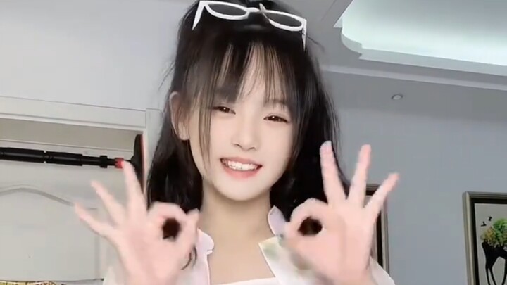 刘雨萱四次翻跳tell me，你最喜欢哪一版?