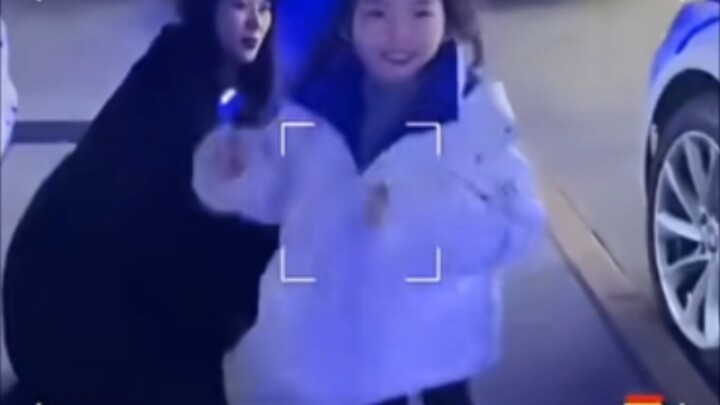 สองสาวเรียกพ่อทีเดียว ดูดเอาข้าวและเงินของรัฐจนเกลี้ยง