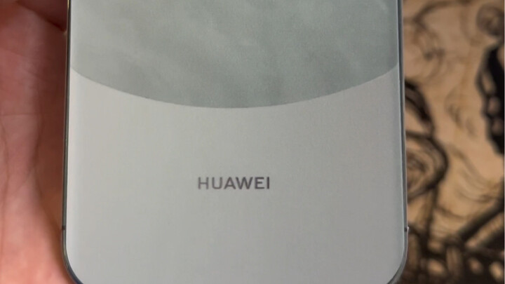 Nhãn dán hình quả sung của Huawei và Apple,