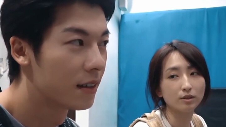 แม้แต่ช่วงพักซ้อมห้อยสลิงใน “อยากเจอเธอ” ความเคมีและความน่ารักระหว่าง “หลี่จื่อเว่ย” และ “หวงอวี่เสว