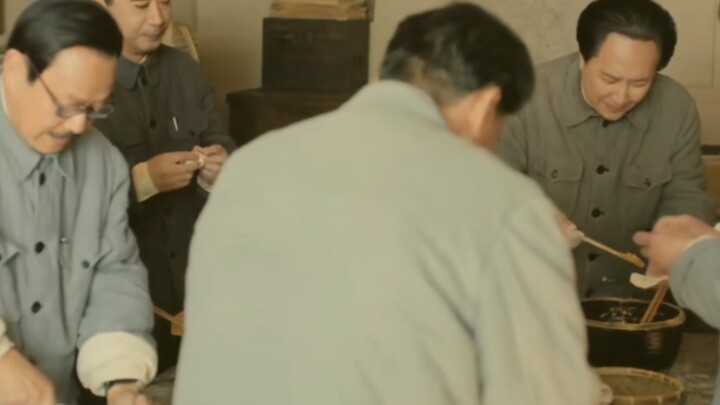 It's so funny! Premier Zhou's casual remark, "Let's make dumplings and smash them," had the eavesdro