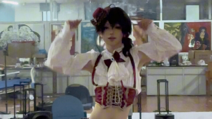 Sao một sinh viên y nam lại có thời gian để cosplay và nhảy múa chứ?