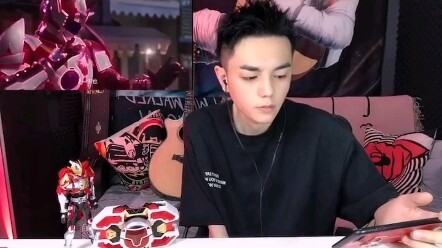 来看看凯二刑天召唤人李昊天饰演者李巍看到猎凯剧场刑天飞影的反应吧