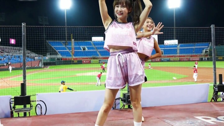 ทีมเชียร์ลีดเดอร์เบสบอลของไต้หวัน การเต้นรำช่วงพักครึ่งเขตตะวันออก "รักคุณ" - Wang Xinling