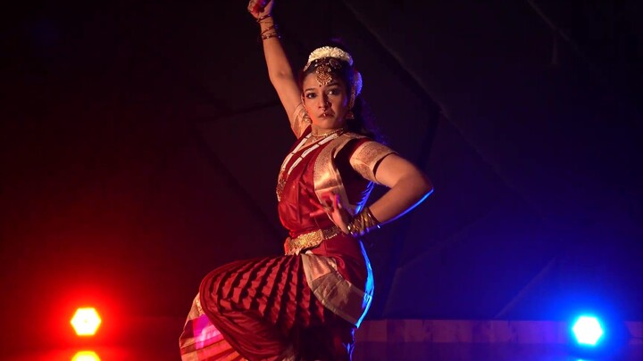 [Tarian Klasik India] Enam Stuti Dewi Durga: Kekuatan Sang Dewi yang Menyentuh Jiwa (Terjemahan Oris