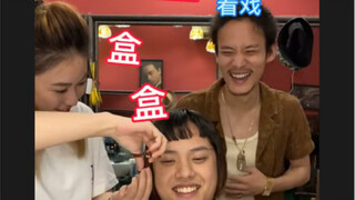 Terus perbarui video-video penghilang stres tentang potong rambut.