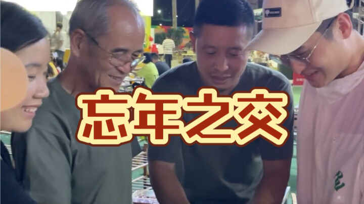 ครั้งแรกที่ได้มาอยู่ในเมืองต่างถิ่นแล้วได้เจอเพื่อนมากมายที่มีน้ำใจและจริงใจ ไม่มีช่องว่างทางอายุ มี