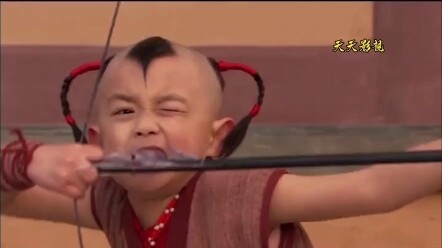 Bocah nakal yang suka berulah memainkan busur dan anak panah, tiba-tiba menembak mati seorang gadis 