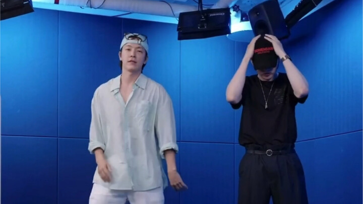 【He Hai】I'll be heartbroken if anyone misses this duo dance from the radio, okay? You totally crushe