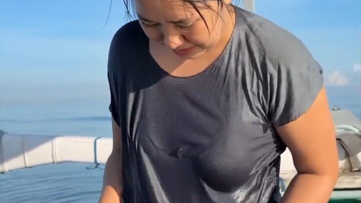 Lupa gak pakai Bra malah nyemplung