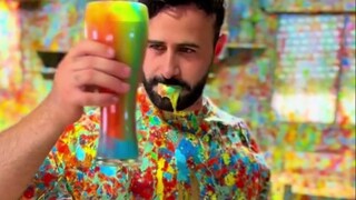 قام الفنان سام حلابي بتحويل منزله إلى عمل فني ضخم ملون.