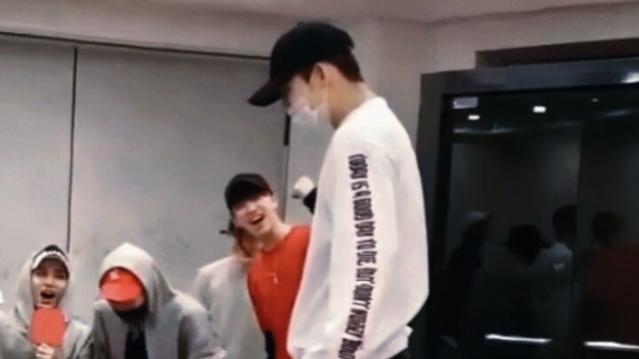 Dunk dari tim kedua, aura Alpha langsung mengenai jantung!