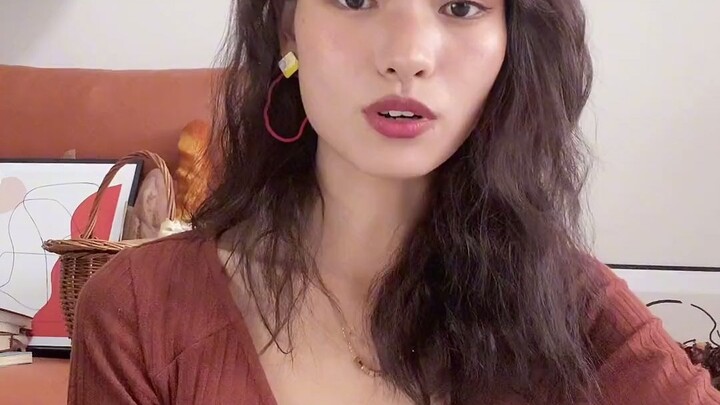 Chìa khóa để trông cao hơn dù vóc dáng nhỏ không phải là mặc đồ ngắn.