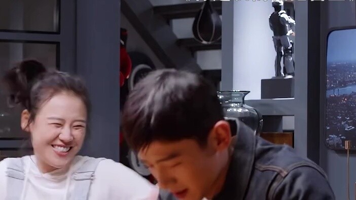 These laughs are so natural.