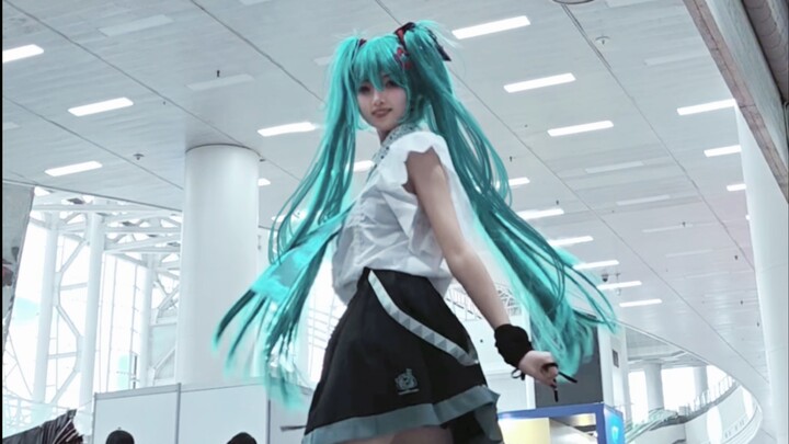 Let's get a big one, "Baddie Half Song Cover" but Hatsune Miku