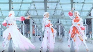 【يوه لينغ إر】المبدعة ترتدي فستان تاو هوا مع تحول جنسي إلى وو لينغ شيان جون خارج معرض المانغا