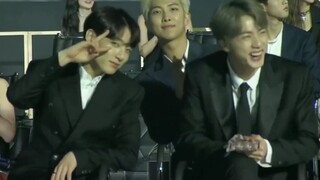 [BTS] Some funny moments when they were suddenly cueed by the big screen camera and when they receiv