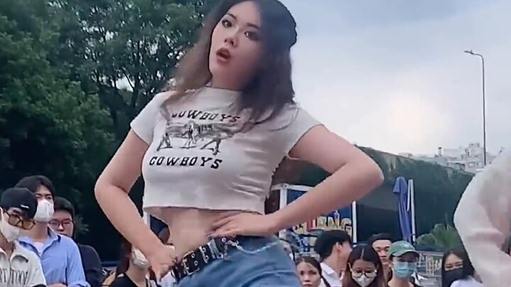 [Chengdu Roadshow] EXID Up&Down's solo dance! Don't miss it if you pass by! This is a beautiful scen