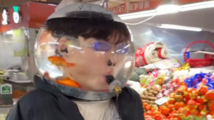 ชาวเทียนหลงเดินชมตลาดผัก