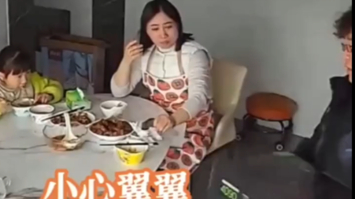 لا تستطيع شراء كارت شاشة؟ حسنًا، بإمكانك شراء حقيبة! يأس الرجل بعد الزواج! أن تنفق سبعة عشر ألفًا عل