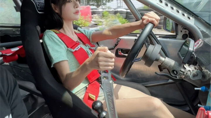 Fans are here to experience the passenger seat!