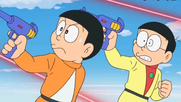 Doraemon, Nobita travels to the future alone, but the future is invaded by aliens and is deserted