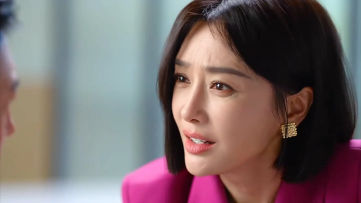 Mantan pacar jadi atasan—cinta paruh baya kayak gini bikin baper banget, hormonku hampir meledak!