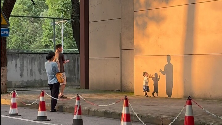 “一个普通的午后，为多年以后的恍惚埋下伏笔”～